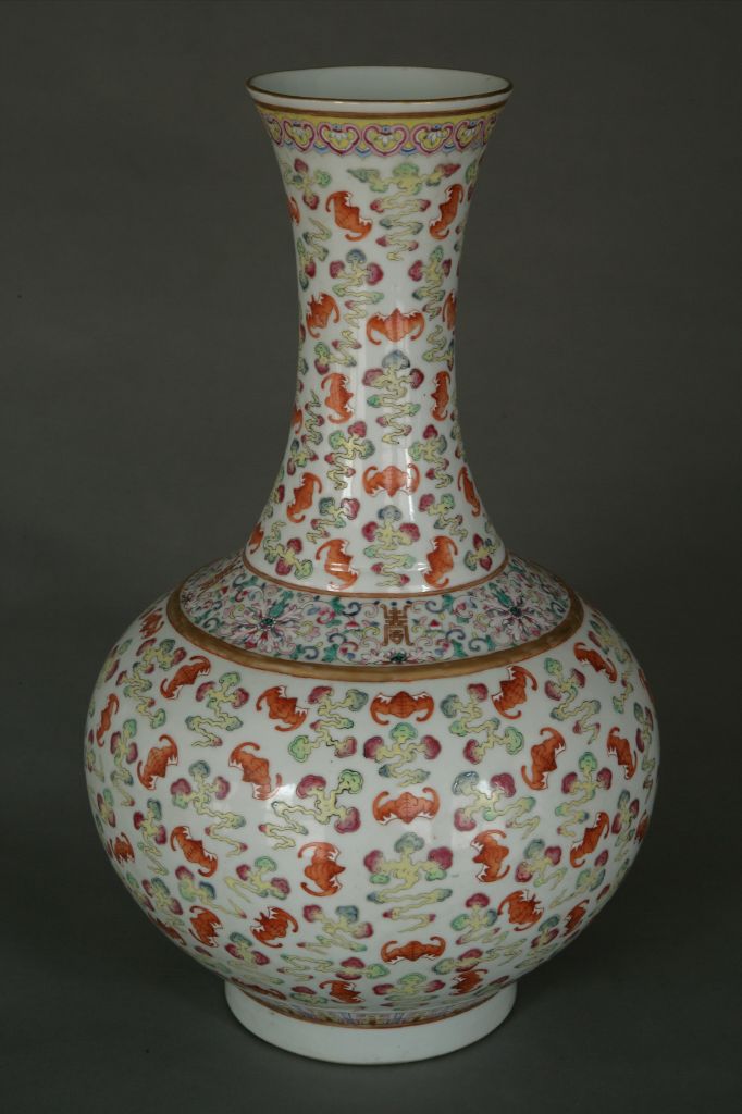 图片[1]-Pink color vase with golden cloud bat pattern-China Archive